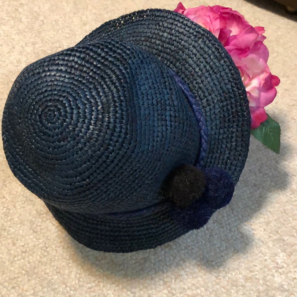 Talbots beach straw hat with pompoms NWOT